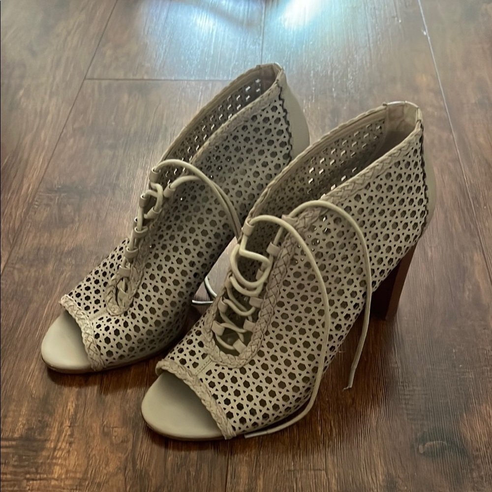 Elegant Cream Lace-Up Women's Heels